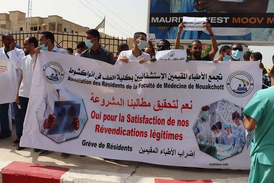 الأطباء يستأنفون احتجاجاتهم و يحملون وزارة الصحة فشل الوساطات
